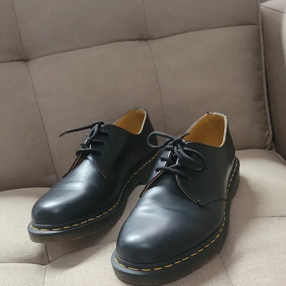 Dr. Martens Black Leather Men's Shoes - Picture 5 of 7